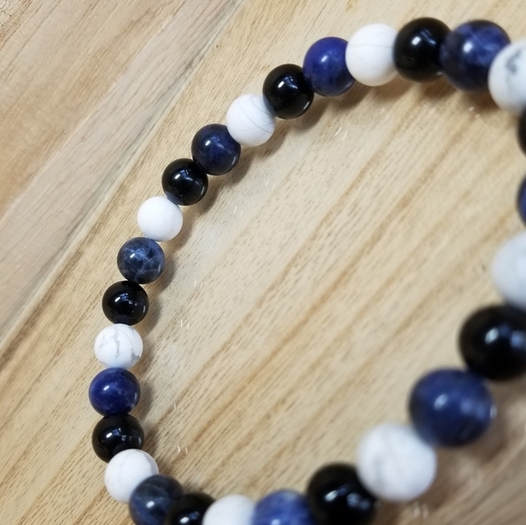 Black Onyx, Howlite & Sodalite Stretch Bra… - Picture 8 of 9